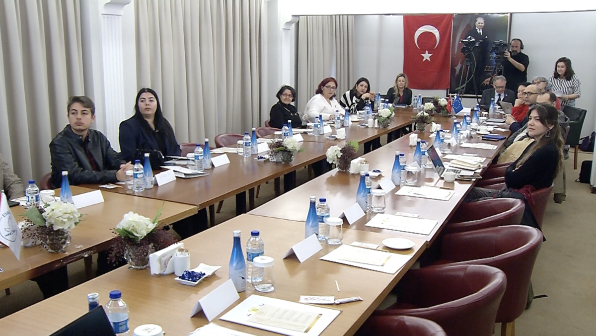 İzmir’de Gazetecilere Yönelik Sansür ve Ayrımcılıkla Mücadele Eğitimi Düzenlendi